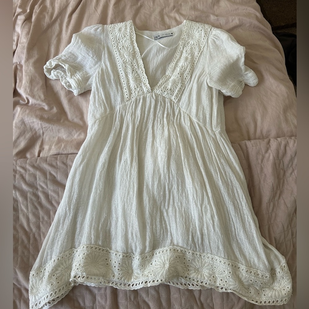 Linen white dress from Zara.